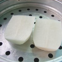 高汤蒸萝卜的做法图解1