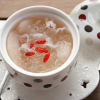 滋补养颜的银耳燕窝炖雪梨的做法 图解5 -->