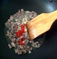 一道小炒菜--芹菜炒肉的做法 图解5 -->