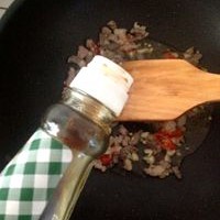 一道小炒菜--芹菜炒肉的做法 图解6 -->
