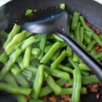 豆豉肉末四季豆的做法 图解10 -->