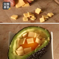 芝士鸡蛋焗牛油果的做法 图解4 -->