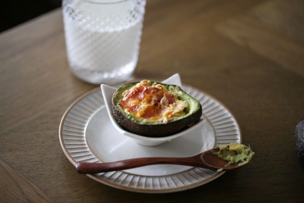 芝士鸡蛋焗牛油果的做法