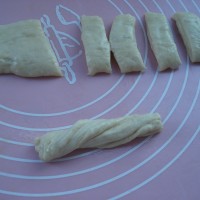 自制小油条的做法 图解5 -->