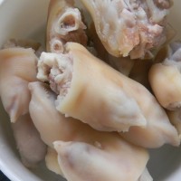 红烧蹄髈糖色让蹄髈更诱人的做法 图解2 -->