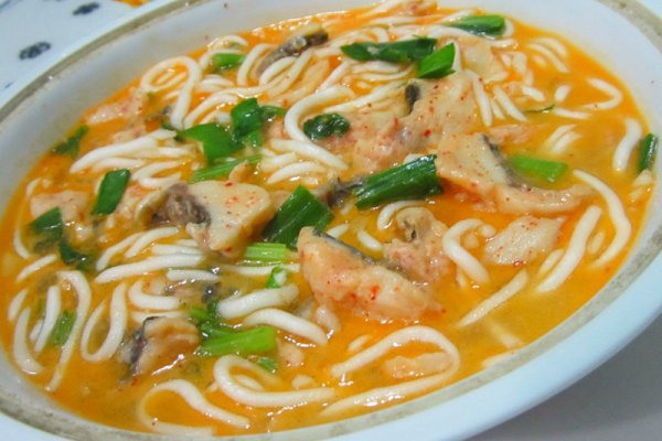 十二道锋味复刻--鱼肉土豆粉的做法