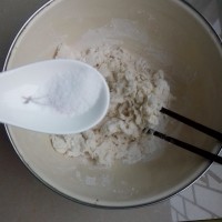 鸡蛋西红柿扯面的做法 图解2 -->