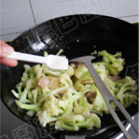 干锅松花菜的做法 图解9 -->