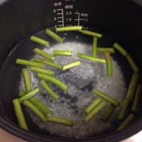 新鲜莲子粥的做法 图解2 -->
