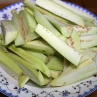 不加油做茄子的做法 图解1 -->