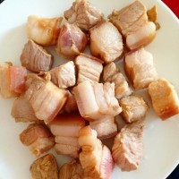 红烧肉烧玉米的做法 图解1 -->