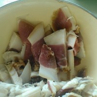 咸肉炒笋干的做法 图解2 -->