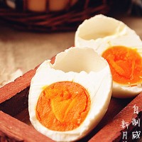 自制流油咸鸭蛋的做法 图解5 -->