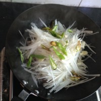 香辣鱼头萝卜丝的做法 图解7 -->
