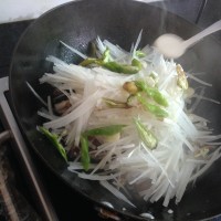 香辣鱼头萝卜丝的做法 图解8 -->