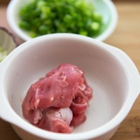 精选营养早餐--香葱肉沫吐司盒 的做法 图解1 -->