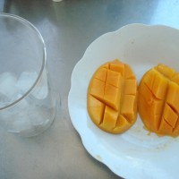 芒果冰沙的做法 图解2 -->