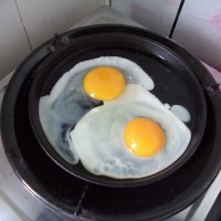 铁板黑椒肠仔鸡蛋的做法 图解3 -->