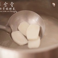 有趣的混搭--鲍鱼炒年糕的做法 图解2 -->