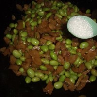 毛豆炒萝卜干的做法 图解7 -->