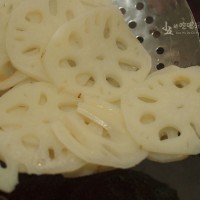 炝拌藕片的做法 图解5 -->