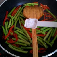 红椒炒豆角的做法 图解6 -->