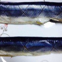 日式盐烤秋刀鱼的做法 图解2 -->