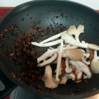 蘑菇鸡胸焗饭的做法 图解2 -->