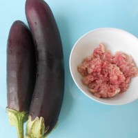 酿肉菊花茄子的做法 图解1 -->