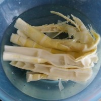夏季开胃小菜 酸爽红油笋尖的做法 图解2 -->