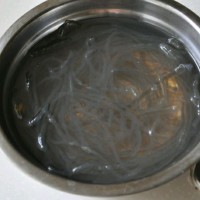 黄豆芽炒粉条的做法 图解2 -->