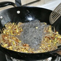 黄豆芽炒粉条的做法 图解8 -->