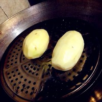 健康早餐土豆鸡蛋饼的做法 图解2 -->