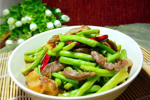 豇豆炒腊肉的做法