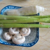 芦笋时蔬炒肉片的做法 图解2 -->