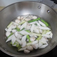 芦笋时蔬炒肉片的做法 图解5 -->