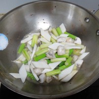 芦笋时蔬炒肉片的做法 图解8 -->