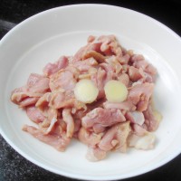蒜薹炒鸭片的做法 图解2 -->