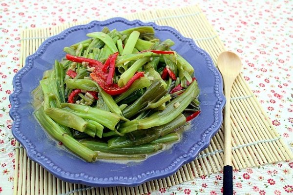 腐乳蒜泥空心菜的做法