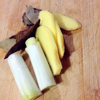 私房菜之酸菜炖排骨的做法 图解2 -->