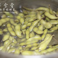 世界杯必备小吃--水煮毛豆的做法 图解3 -->