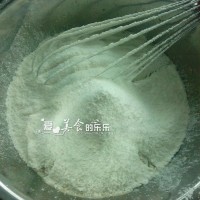 传统粤式早茶名点---马拉糕的做法 图解5 -->