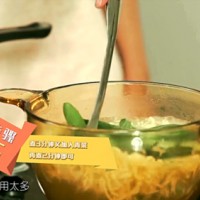 时蔬海鲜面的做法 图解6 -->
