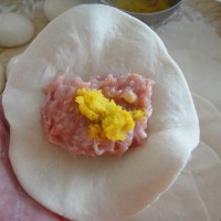 咸蛋黄大肉包的做法 图解12 -->