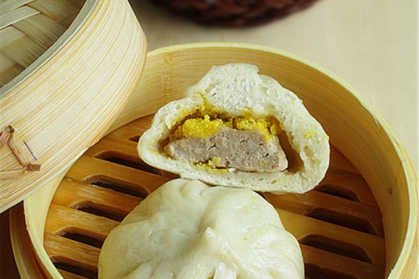 咸蛋黄大肉包的做法