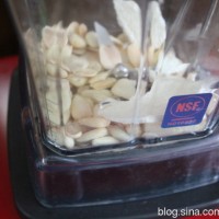 杏仁奶茶的做法 图解1 -->