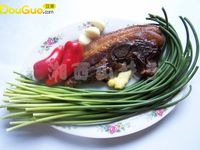 蒜苗炒腊肉的做法 图解1 -->
