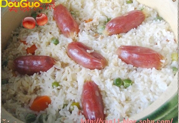 豌豆腊肠煲仔饭的做法