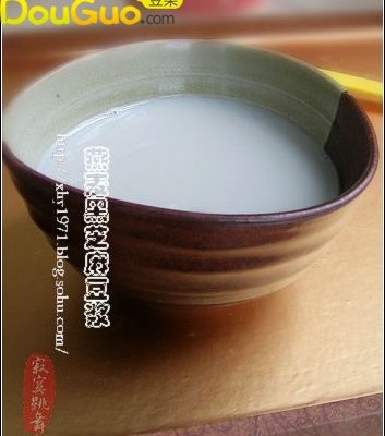 燕麦黑芝麻豆浆的做法