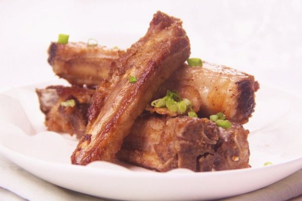 蒜香烤排骨的做法